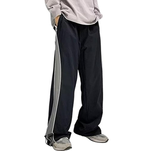 Pantalones deportivos de lona y nailon para hombre, de alta calidad, ligeros, con bloques de color, cortavientos, de corte holgado, cintura elástica, con logo personalizado. - Product Image 2
