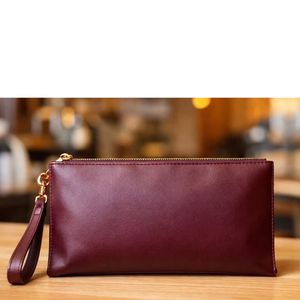 Productos: este es un bolso tote de cuero con textura minimalista, probablemente de marcas como Al-Burhan Bag - Product Image 3