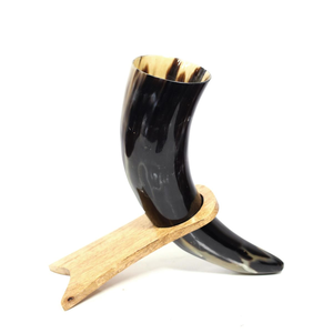 Chope à boire en corne de bœuf viking faite à la main, corne de buffle naturelle antique avec support en bois personnalisé, gravure au prix le plus bas - Product Image 1