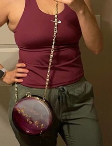 Sac à main en résine fait main, best-seller, pochette de soirée de luxe avec poignée en perles pour femmes et filles, disponible à la vente - Product Image 3