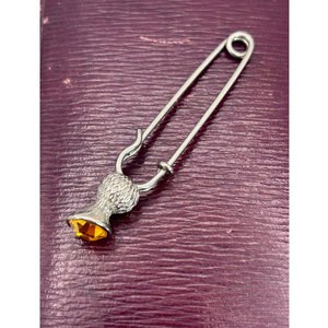 Broche de pin para kilt con diseño de cardo escocés - Estilo imperdible con piedra de cristal ámbar, accesorio tradicional irlandés, broches decorativos de alta calidad - Product Image 1