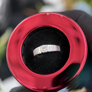 Bague de fiançailles et d'anniversaire solitaire en or blanc 14 carats, 0,50 ct, forme ronde, diamant de laboratoire certifié IGI, avec bande côtelée - Product Image 1