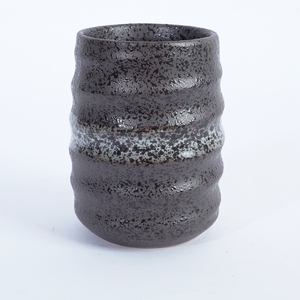 Mug à thé en céramique mate 200 ml, corps texturé ondulé pour restaurant japonais, café, hôtel - Product Image 5