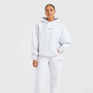 Sweat à capuche oversize vert foncé pour femme avec logo embossé sur le devant, en coton et molleton de bambou, manches classiques, idéal pour l'automne - Product Image 5