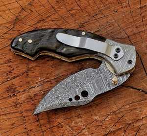 Cuchillo Plegable de Acero de Damasco SHARP POINT TRADES con Hoja de Borde Recto, Apertura con Perilla, Mango de Madera, Diseño Artístico, OEM - Product Image 1