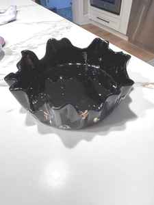 Bol décoratif artisanal en résine époxy noire, bronze et cuivre, design géode, taille moyenne - Product Image 3