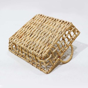 Plateau de rangement en rotin rectangulaire au design minimaliste avec poignée portable, finition naturelle non traitée pour utilisation sur table - Product Image 4