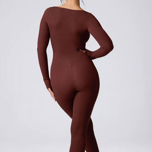 Mono deportivo transpirable y personalizado de spandex para mujer, estilo bodycon, sexy, para yoga y fitness, con corte acampanado. - Product Image 2