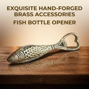 Ouvre-bouteille classique de luxe en bois et laiton en forme de poisson, écologique et réutilisable, outil de bar pour fêtes et mariages - Product Image 4
