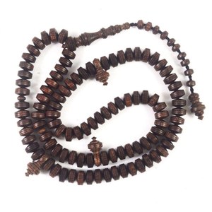 Tasbih en bois artisanal de qualité supérieure, perles polies et gravées, conçu pour la méditation, la prière, religieux, islamique - Product Image 6