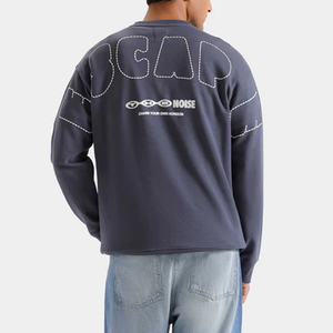เสื้อพูลโอเวอร์พิมพ์ลายกราฟิกหลายชั้นพร้อมภาพลวดลาย "Shattered" และทรงบ็อกซี่ที่เรียบง่าย - Product Image 4