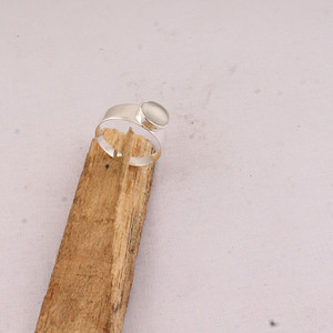 925 Sterling Silver Classic Oval White Moonstone <b>Plain</b> Smooth Bezel Set Gemstone <b>Ring</b> Wholesale Fine Jewelry for Women - Product Image 4