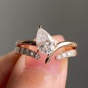 Cautivador Anillo Solitario con Diamante Blanco en Forma de Pera, Conjunto de Joyería de Aniversario en Oro Sólido, Elegante Anillo Minimalista de Regalo para Mujer - Product Image 2
