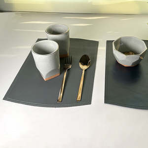Set de table en cuir végétalien motif feuille de palmier tropicale, irrégulier, écologique et imperméable pour une ambiance de luxe - Product Image 6
