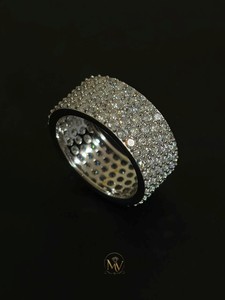 Bague de luxe plaquée or 14 carats avec diamant de laboratoire taille baguette VVS1 et trois pierres latérales en moissanite, certifiée GRA, vente en gros pour mariages - Product Image 5