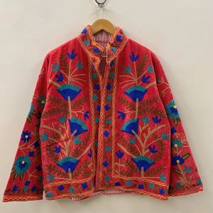 Chaqueta de invierno Suzani de terciopelo de estilo étnico | Chaqueta corta bordada | Abrigo de Festival | Ropa de abrigo floral uzbeka Duster - Product Image 1