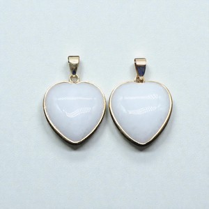Colgante de corazón de jade blanco de 14 mm en plata 925 — Amuleto de corazón con piedra cabujón, regalo de joyería moderno y minimalista - Product Image 1