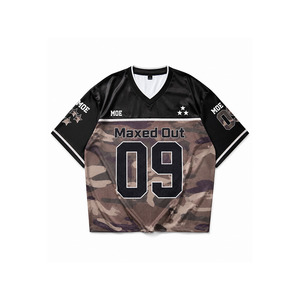 Camiseta Deportiva Casual de Calle, 100% Poliéster, Ligera, Estilo Fútbol Americano, Estampado de Camuflaje Personalizado, Cuello en V Acanalado, Corte Holgado, Ropa Urbana - Product Image 2