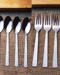 Ensemble de couverts en métal haut de gamme, cuillère et fourchette, conçus pour une utilisation sophistiquée à la table et en cuisine - Product Image 4