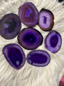 Venta al por mayor de RAIS AGATE, rodajas de ágata natural decorativa tallada con efecto de sombra, posavasos redondos morados para decoración del hogar - Product Image 5
