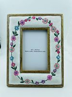 Cornice Portafoto da Parete in Legno e Tessuto, Collezione Primavera di Lusso, Fatta a Mano, Moderna, Ricamata e Decorata con Perline, Leggera e Resistente