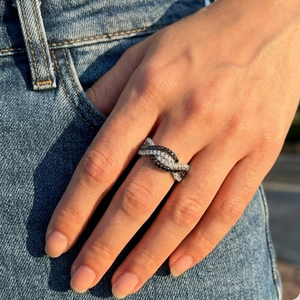 Gorgeous Refined 18k Solid White Gold Classic Black Diamond Twist Engagement Wedding Band Ring - Product Image 2