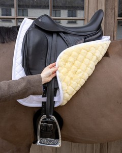 Tapis de selle de dressage matelassé en cuir respirant pour l'équitation, couleur et logo personnalisables - Product Image 4