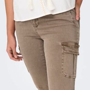 Pantalon cargo fuselé personnalisé, coupe moderne, multi-poches, vêtement de travail avec options de broderie ou d'impression pour un usage mode et utilitaire - Product Image 4