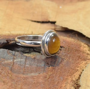 Anillo Clásico de Plata de Ley 925 con Cabujón de Ojo de Tigre Amarillo Genuino de 7x9mm para Mujer - Product Image 6