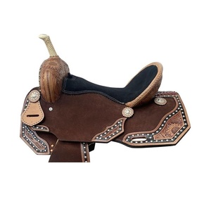 Selle de course pour chevaux Western en cuir brun foncé, motif floral ciselé à la main, siège en daim noir, accents métalliques cloutés - Product Image 3