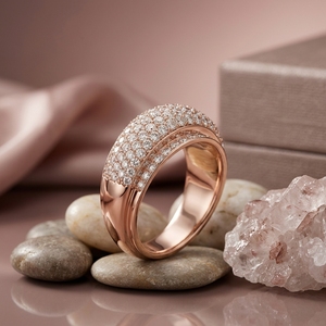 Bague de fiançailles et de mariage tendance pour femme, sertie de diamants de laboratoire bombés et gradués, avec pavé de diamants - Product Image 1