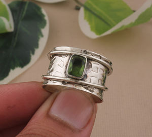 Anillo de banda con engaste de bisel de peridoto natural, plata de ley 925, piedra preciosa verde oliva auténtica, piedra de nacimiento de agosto, joyería apilable - Product Image 1