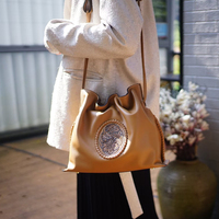 Vente directe usine – Sac bandoulière rétro en cuir véritable pour femme, grande capacité, motif sculpté, style tendance, vente en gros personnalisée