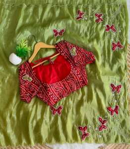 ผ้าไหมเนื้อนุ่มแบบดั้งเดิมสำหรับงานปาร์ตี้ พร้อมเสื้อปักลายผีเสื้อและชุดคลุม - Product Image 2