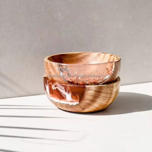 Tazón de Madera Decorado con Resina de Alta Calidad, un Hermoso y Funcional Artículo de Cocina para Servir Alimentos - Product Image 1
