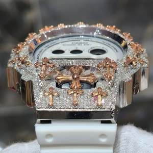 Reloj de Pulsera Digital de Cuarzo con Incrustaciones de Diamantes en Forma de Cruz, Correa Blanca y Bisel Dorado para Hombre - Product Image 5