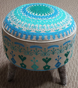 Pouf pliant en bois bleu ciel brodé indien, fait main, rembourré, avec rangement, pour chambre, appartement, école, salon - Product Image 2