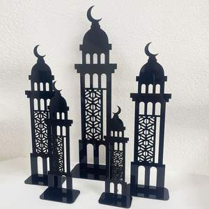 Soporte decorativo alto con forma de luna creciente negra y patrón geométrico recortado para decoración interior moderna de Ramadán. - Product Image 4