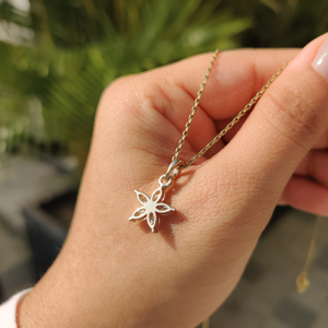 Collier pendentif fleur en diamant plaqué or 18 carats pour femme, coupe marquise, chaîne minimaliste, pour tous les jours - Product Image 2