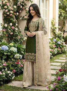 Ensemble palazzo en soie brodée ethnique moderne, best-seller, avec dupatta de créateur pour les occasions festives, disponible au meilleur prix - Product Image 3