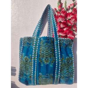 Bolso tote de terciopelo con estampado de tigre |   Bolso de hombro acolchado hecho a mano |   Accesorios Boho para el Día a Día - Product Image 1