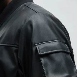 เสื้อแจ็คเก็ตหนัง PU สีดำสำหรับผู้ชาย มีฮู้ด ซิป ¼ ตัว ทรงลำลอง กันลม สีพื้น ทรงปกติ เหมาะสำหรับใส่ในฤดูใบไม้ร่วง - Product Image 6