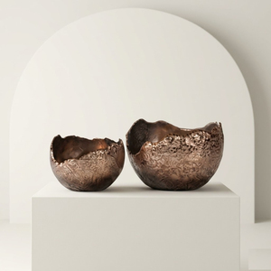 Bol décoratif en métal sculpté à la main, grand centre de table irrégulier de luxe moderne pour la décoration du salon et de la salle à manger - Product Image 2