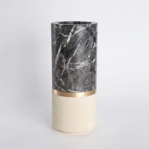 Bougie de luxe bicolore rose et blanc, dans un vase en marbre avec élégante bande métallique dorée, pour la décoration intérieure - Product Image 2