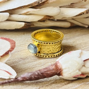Anillos de Labradorita de Último Diseño, Anillo Tribal de Latón para Mujer, Chapado en Oro de 18k, Anillos Geométricos Martillados para Venta al por Mayor/OEM/ODM - Product Image 5