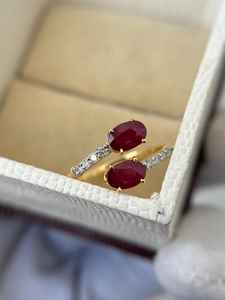 แหวนทับทิมสองเม็ด แหวนแต่งงานทับทิมธรรมชาติ เงินแท้ 925 ชุบทอง 14K แหวนหมั้น แหวนวันครบรอบ แหวนเจ้าสาว - Product Image 2