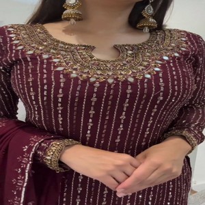 Conjunto VASTRA COTTAGE de Kurti, Pantalón y Dupatta de Georgette Sintético con Bordado de Lentejuelas y Espejos Reales, Latkan, Completamente Cosido, para Mujer, Ropa de Fiesta - Product Image 3