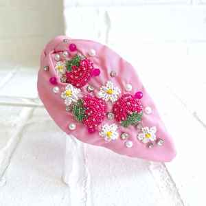 Diadema elegante hecha a mano con cuentas, accesorio para el cabello con estilo para mujeres a precio económico. - Product Image 1