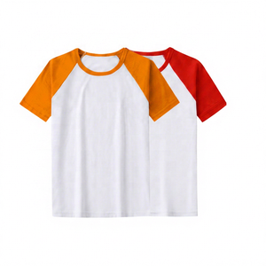 T-shirt à manches raglan pour homme, blanc avec bordure contrastée verte et rouge, col rond décontracté, jersey en coton, coupe classique, couleur unie - Product Image 2