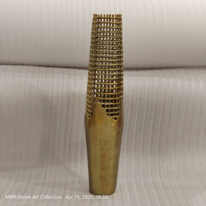 แจกันตกแต่งอลูมิเนียมสีทองสำหรับบ้านที่มีเนื้อฟองที่เป็นเอกลักษณ์ - Product Image 1